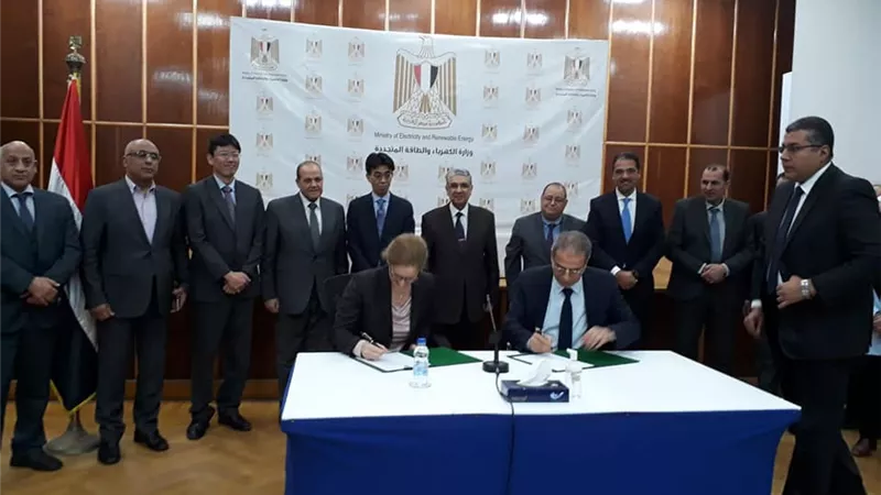وزيرالكهرباءيشهد توقيع عقد بين سيمنس والشركةالقابضة بـ40 مليون يورو