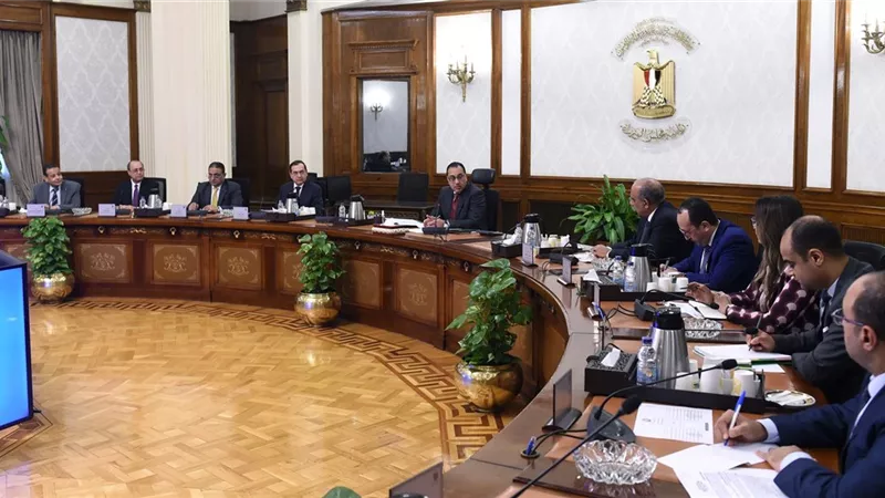 رئيس الوزراء يتابع مشروع إنشاء مجمع إنتاج 