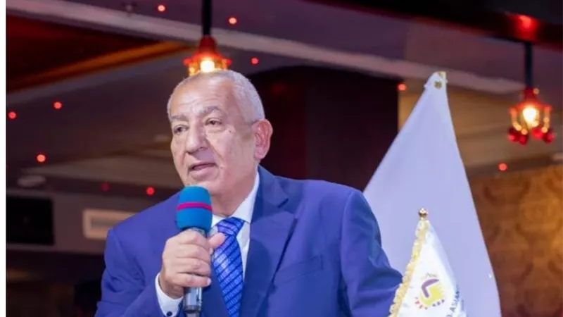 رئيس جمعية المستثمرين بالبحرالأحمر يحصل علي جائزة افاسوالذهبية