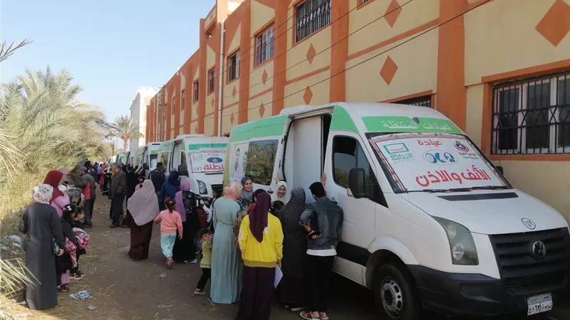 علاج ١٥٥٨ مواطنا بالمجان في قافلة طبية بدمياط