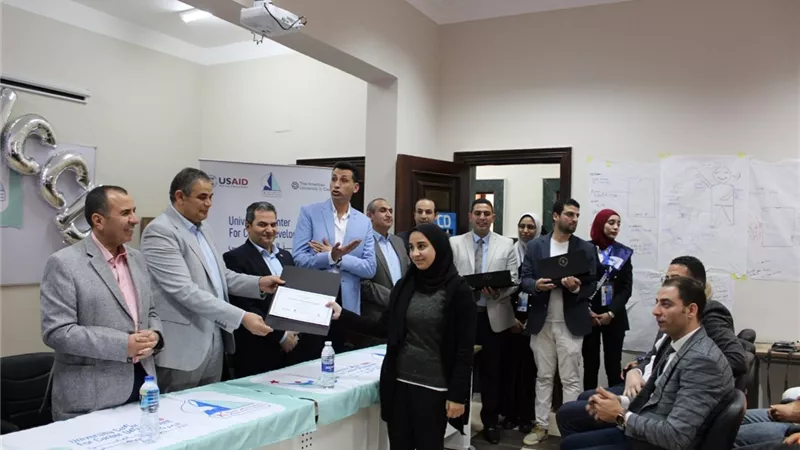 تخريج أول دفعة من متدربي مركز التطوير المهني بجامعة كفرالشيخ
