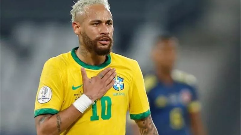 لم تعتمد على أسماء.. بركات يعلق على خروج البرازيل من كأس العالم