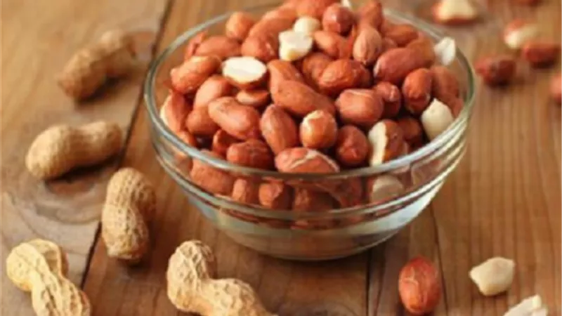 منها الفول السودانى..مواد غذائية تفيد الأمعاء