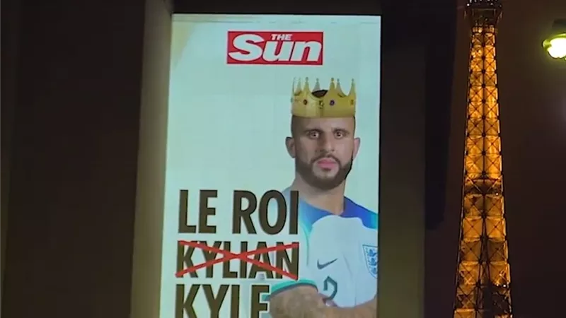 الترويج لمنتخب إنجلترا أمام برج إيفل بفرنسا قبل مواجهتهما .. صور