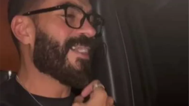 خالد سليم يبكى بسبب أنغام
