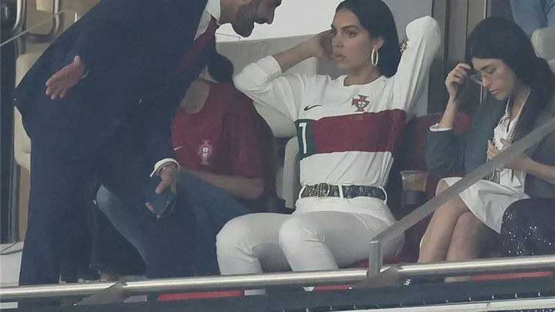 جورجينا تساند رونالدو فى مدرجات مواجهة البرتغال والمغرب .. صور