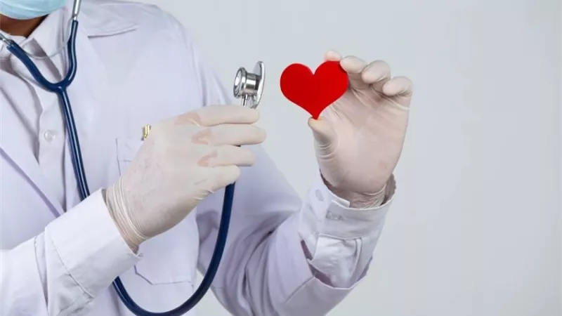 منها الحليب منزوع الدسم.. تجنب 5 أطعمة صحية لسلامة قلبك