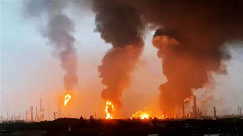 مقتل 3 أشخاص وفقدان آخرين في انفجار وحريق بجزيرة جيرزي البريطانية