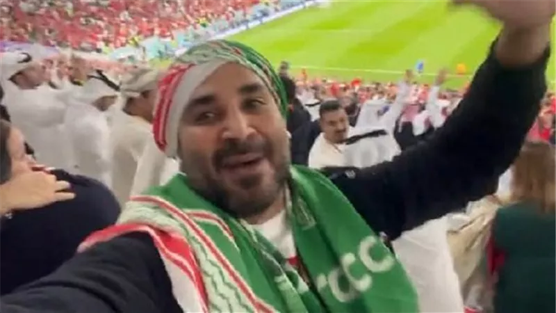 احمد سعد يحتفل بفوز منتخب المغرب من داخل الاستاد..فيديو