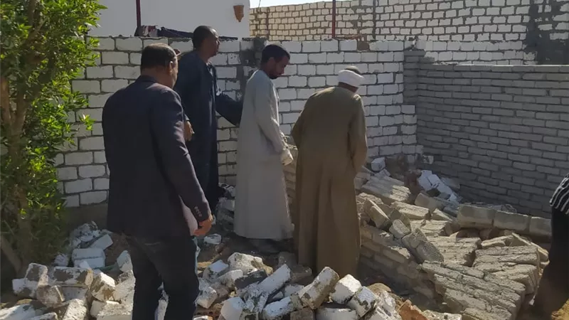 إزالة حالة تعدى ورفع ١٥ طن مخلفات بالزينية شمال الأقصر