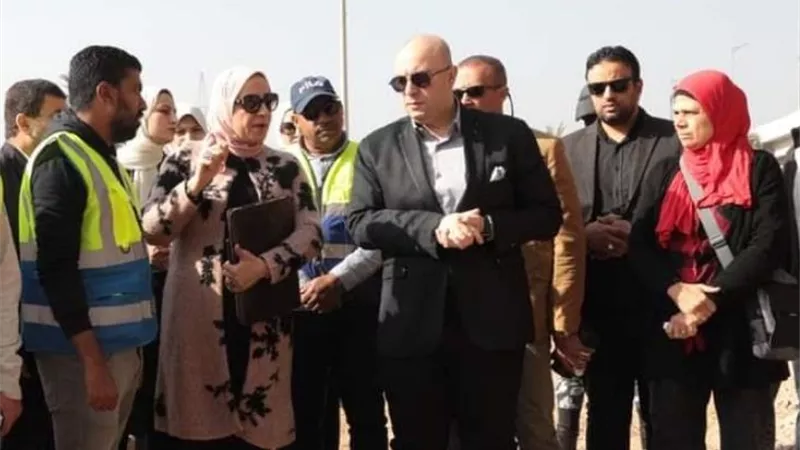 محافظ بني سويف يتفقد مشروع مواقف السيارات الجديد