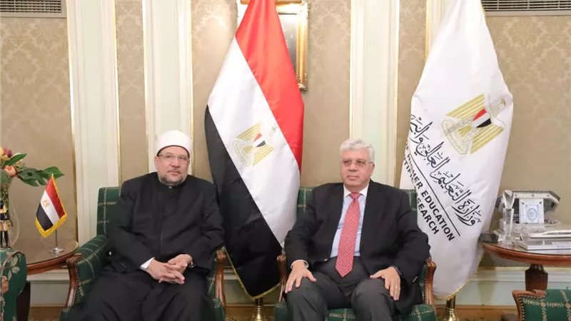 وزيرا التعليم العالي والأوقاف يناقشان دعم التعاون بين الوزارتين