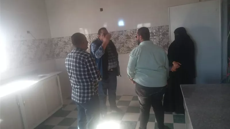 رئيس مدينة سفاجا يتفقد عملية تطوير المعمل المشترك بالإدارة الصحية