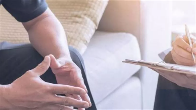 ماذا يحدث للجسم إذا تناول كمية كبيرة من الكحول؟