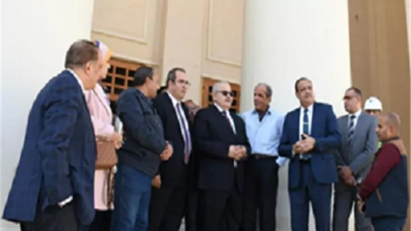 الخشت يتفقد الإنشاءات والتشطيبات النهائية بجامعة القاهرة الدولية