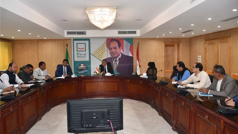 تطبيق قانون المحال العامة الجديد.. بالفيوم