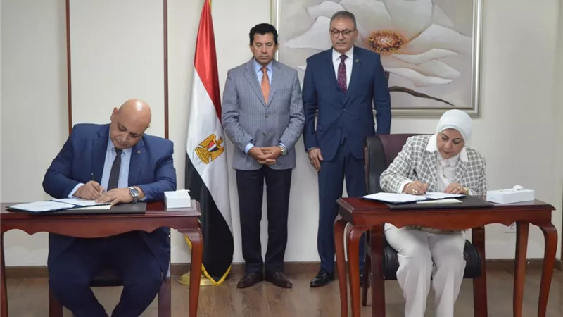 مذكرة تفاهم بين «وزارة الشباب والرياضة» وغرفه صناعه الملابس الجاهزة