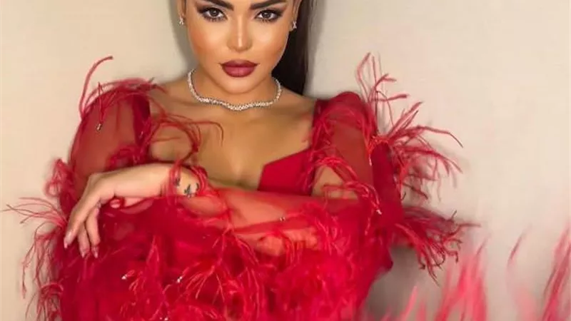 بالأحمر .. أسماء جلال تبهر متابعيها