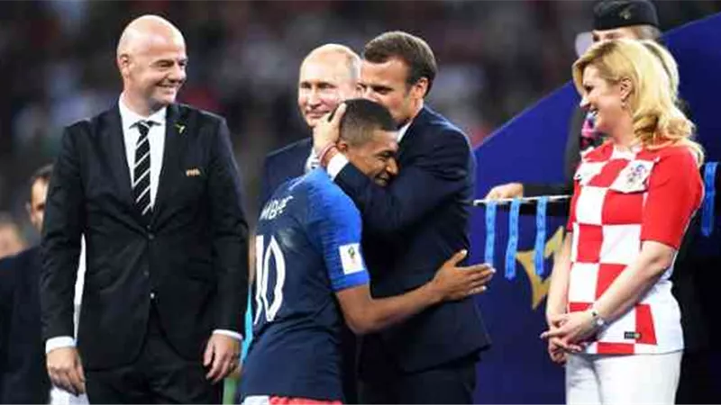 ماكرون يتوجه الى قطر لحضور نصف نهائي المونديال بين فرنسا والمغرب