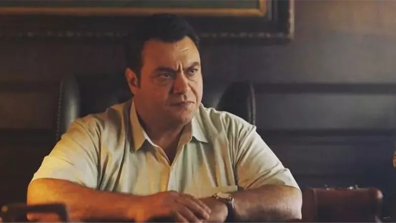 شاهد .. مراد مكرم يداعب متابعيه ويروج للحلقة التاسعة من 