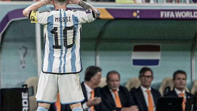 ميسي مهدد بالحرمان من مواجهة كرواتيا بنصف نهائي كأس العالم