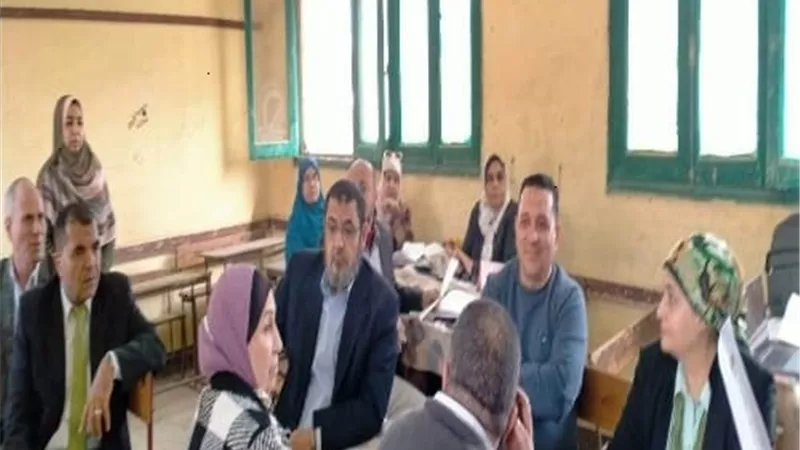 مدير تعليم القليوبية تناقش الموجهين عن كيفية اعداد أسئلة الامتحانات