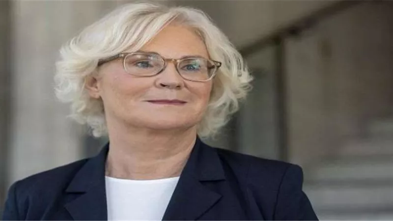 غدًا.. وزيرة الدفاع الألمانية تلتقي نظيرها السنغافوري ببرلين