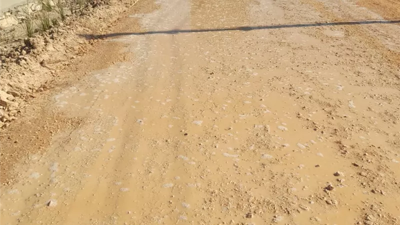 محافظ أسيوط: بدء أعمال إنشاء ورصف طريق 