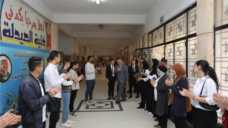 رئيس جامعة الزقازيق يرأس مجلس كلية الصيدلة