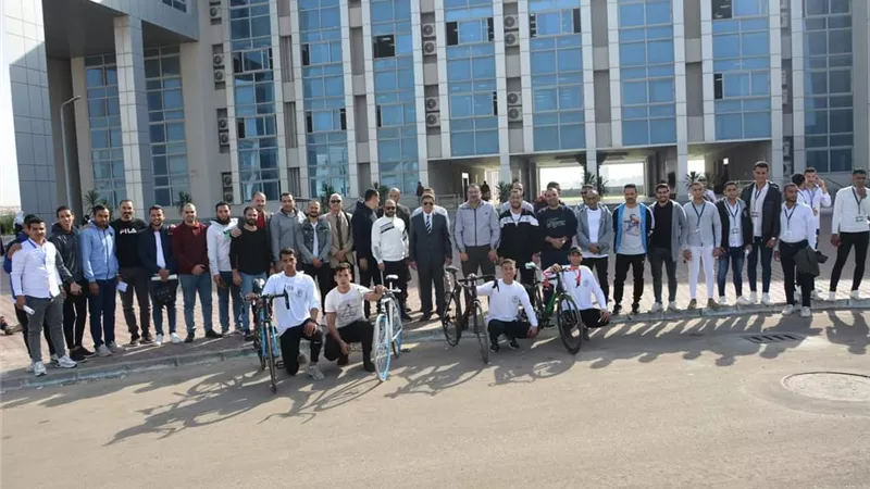 رئيس جامعة دمياط يفتتح ماراثون للدراجات
