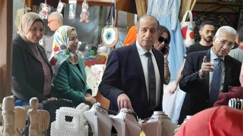 محافظ أسيوط يشيد بمعرض 
