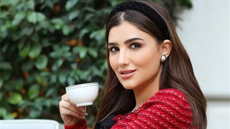 اطلالة شتوية تخطف لـ مى عمر تخطف الانظار فى باريس
