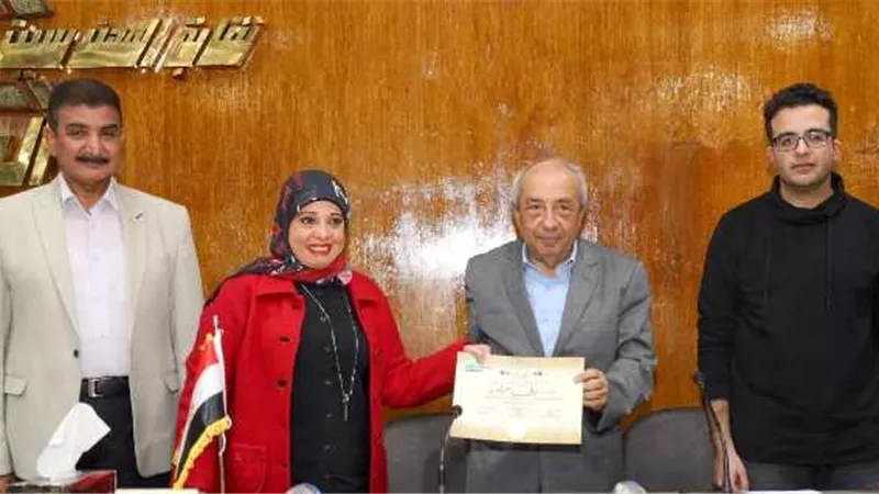 إلهام السيد تحصد جائزة المدير المثالي بنقابة المهندسين