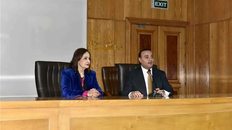 نائب محافظ الأقصر يلتقى رئيسة اللجنة الوطنية لمكافحة الهجرة