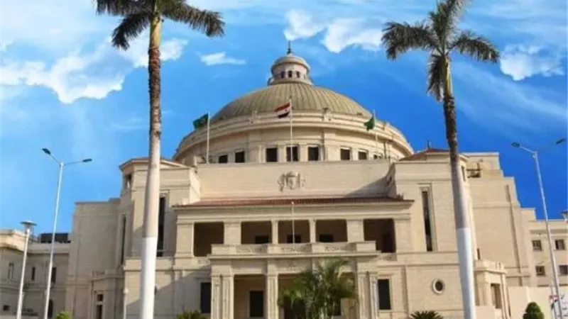 العلوم السياسية تحتفل بتخريج طلابها بعد توقف عامين بسبب كورونا