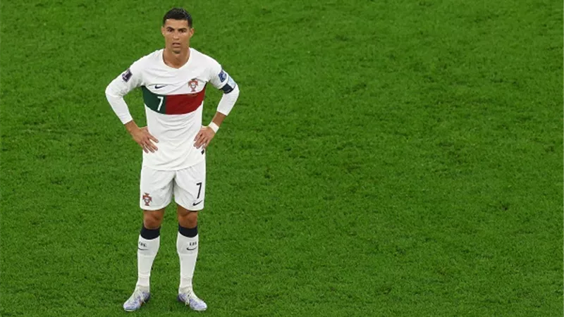 آيندهوفن يحسم موقفه بشأن رحيل بديل رونالدو
