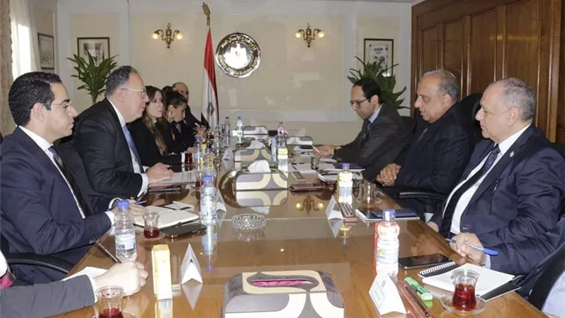 وزير قطاع الأعمال يطرح دراسات تفصيلية لمشروعات جديدة لتوطين الصناعة