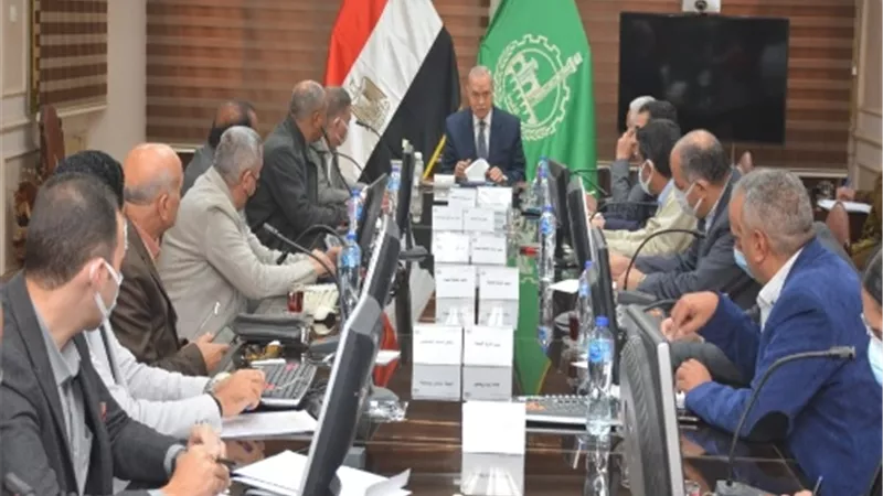 الهجان يناقش إجراءات تنفيذ زراعة 250 ألف شجرة بالقليوبية