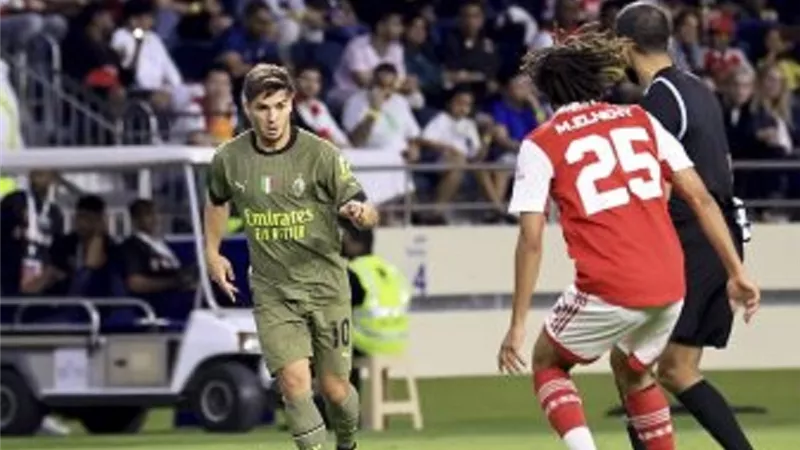بمشاركة الننى .. أرسنال يفوز على ميلان 2 / 1 فى كأس سوبر دبى