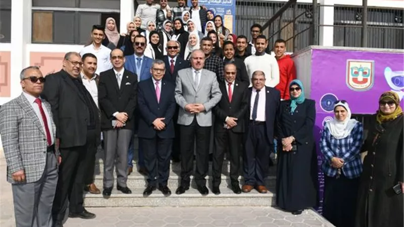 رئيس جامعة القناة يفتتح المكتبة الرقمية وقاعة مجلس كلية التربية.صور