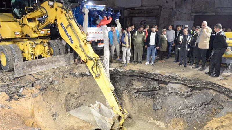 مياه الإسكندرية: استمرار أعمال اصلاح خط المياه المغذية لمناطق وسط