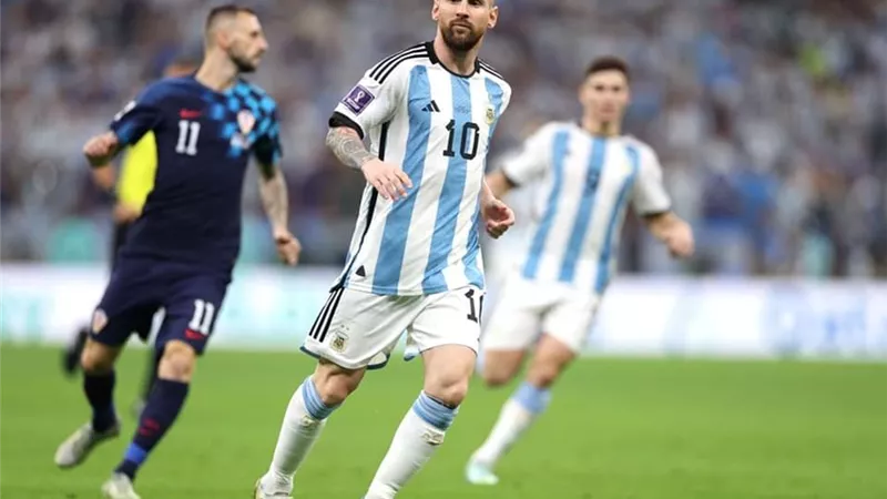 ميسى يحقق 8 أرقام قياسية بعد تأهل الأرجنتين لنهائى المونديال