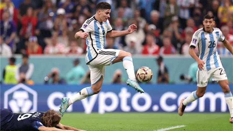 أول تعليق من ألفاريز بعد تأهل الارجنتين الى نهائى كأس العالم