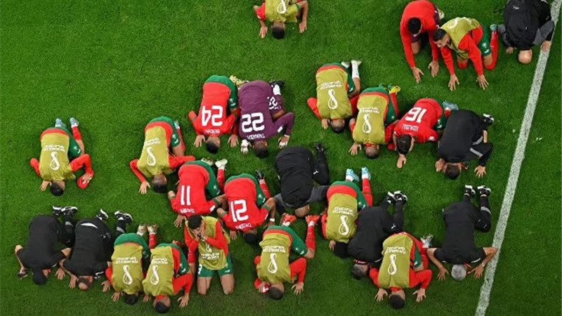 «القنوات والتردد والأقمار والتشكيل».. مباراة المغرب وفرنسا في كأس العالم