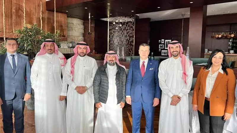 وزير السياحة يبحث تفعيل عدد من المبادرات مع السعودية