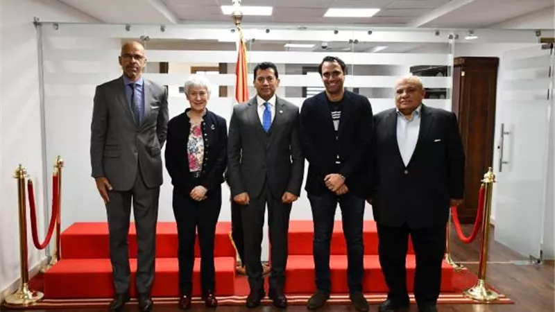 وزير الرياضة يستقبل رئيس الاتحاد الدولي للاسكواش