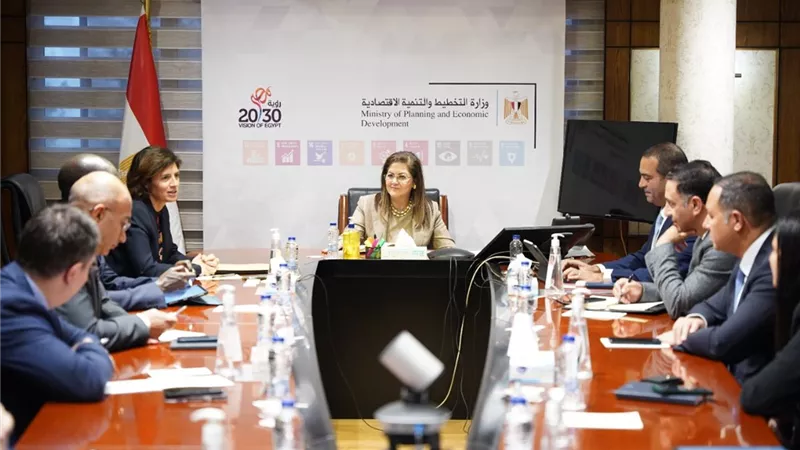 وزيرة التخطيط تبحث سبل التعاون مع مجموعة أورانج العالمية