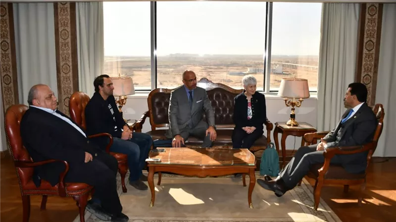 وزير الرياضة يستقبل رئيس الاتحاد الدولي للاسكواش