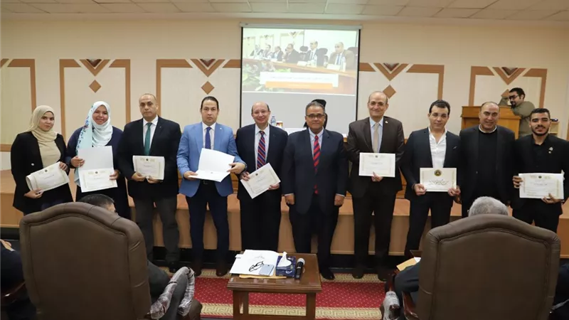 مجلس قطاع التعليم بجامعة عين شمس يناقش استعدادات إمتحانات نصف العام