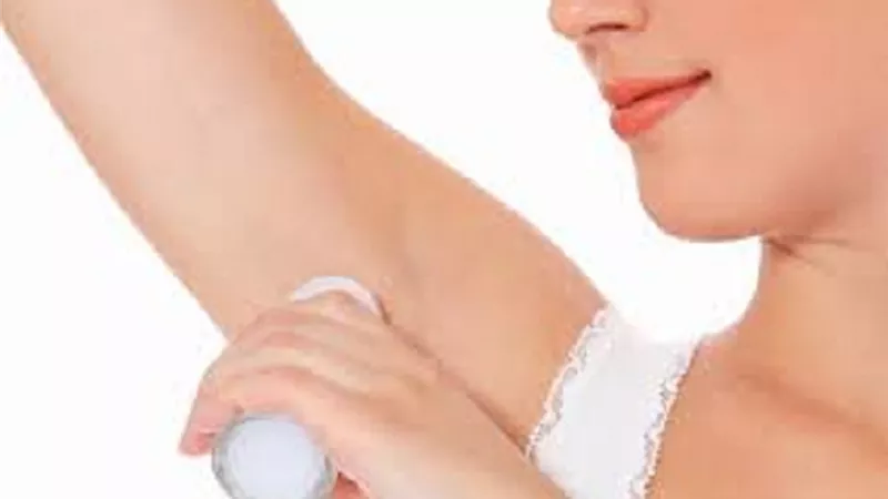 خبراء يكشفون حقيقة أضرار مزيلات العرق